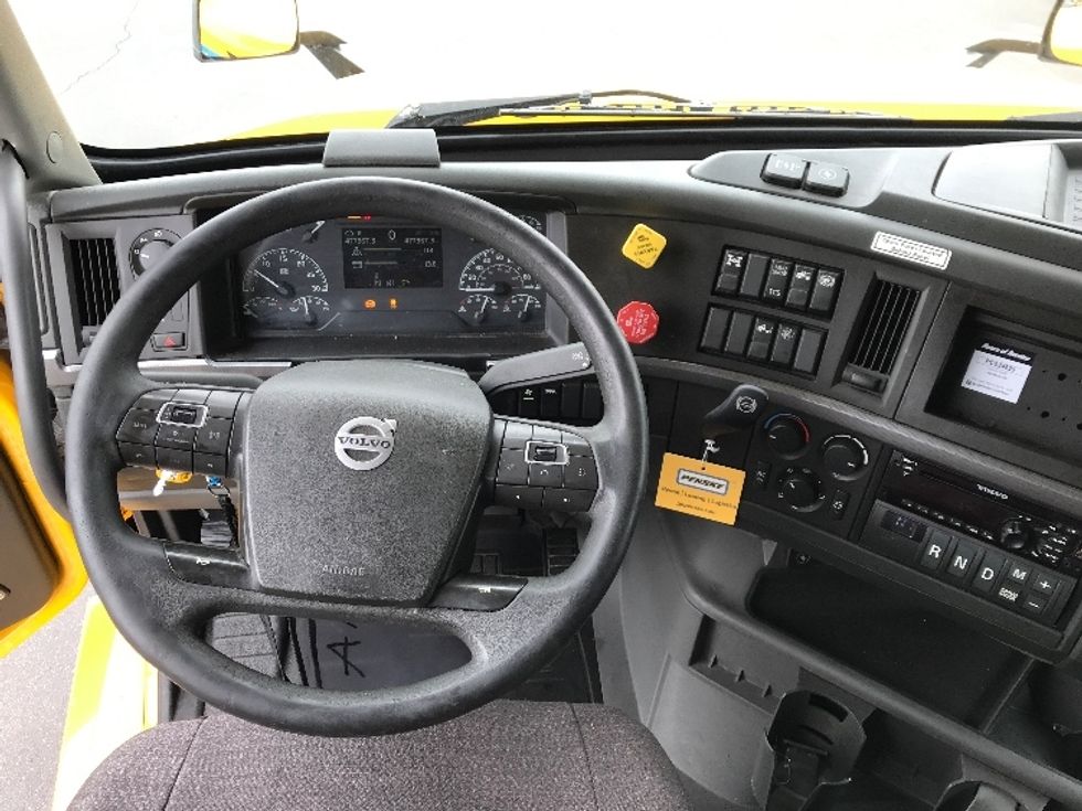 Sleeper Tractor-Heavy Duty Tractors-Volvo-2022-VNL64760-Tucson-AZ-477,368\n\t\tmiles-$ 68,250 - Image 11