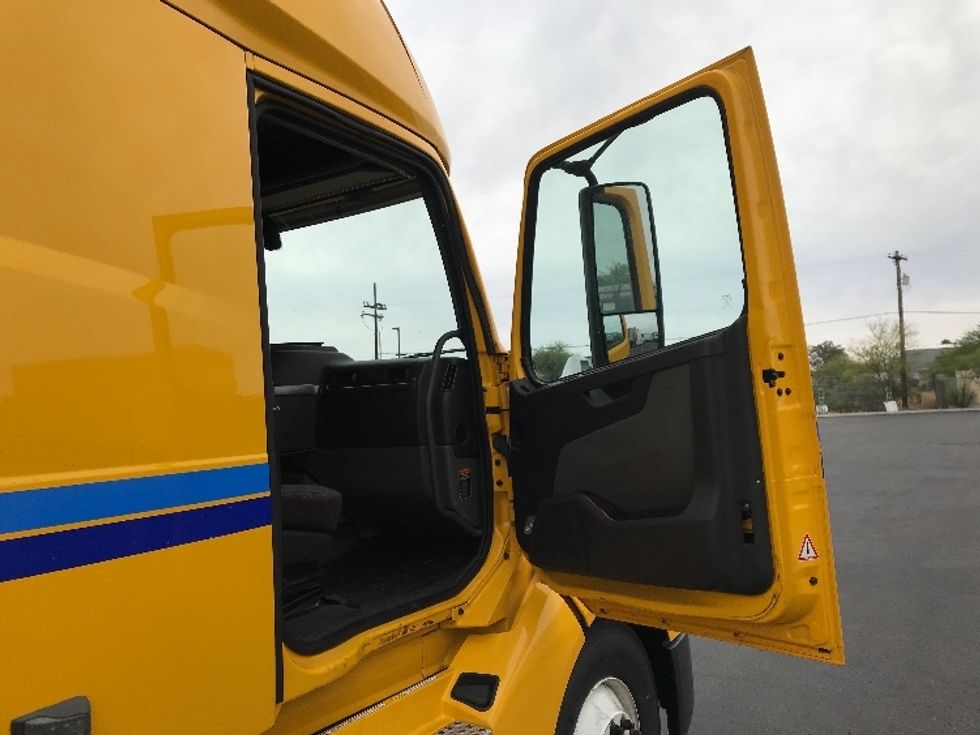 Sleeper Tractor-Heavy Duty Tractors-Volvo-2022-VNL64760-Tucson-AZ-477,368\n\t\tmiles-$ 68,250 - Image 13
