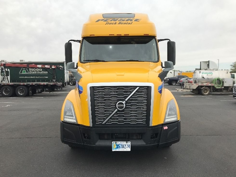 Sleeper Tractor-Heavy Duty Tractors-Volvo-2022-VNL64760-Tucson-AZ-477,368\n\t\tmiles-$ 68,250 - Image 2