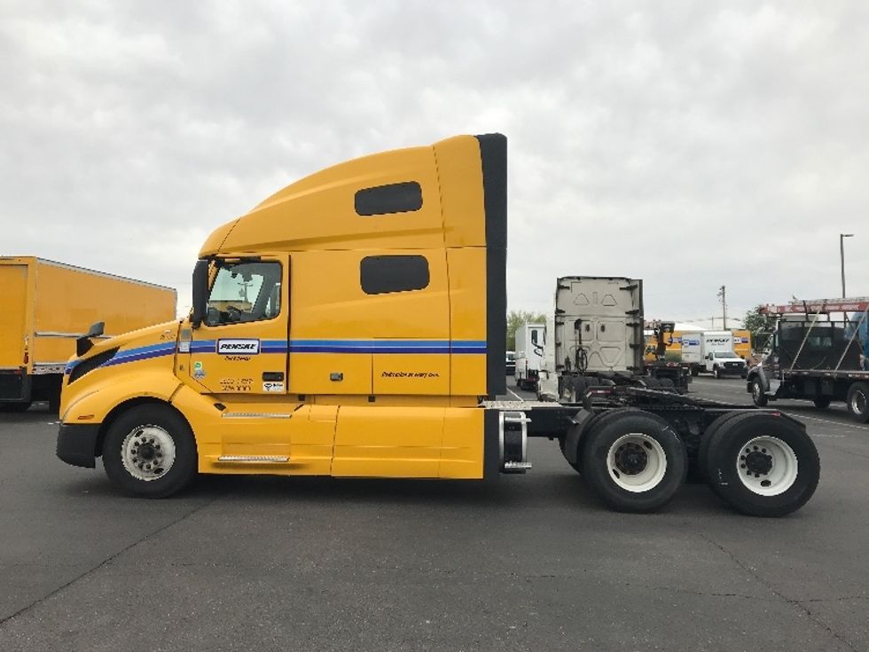 Sleeper Tractor-Heavy Duty Tractors-Volvo-2022-VNL64760-Tucson-AZ-477,368\n\t\tmiles-$ 68,250 - Image 4