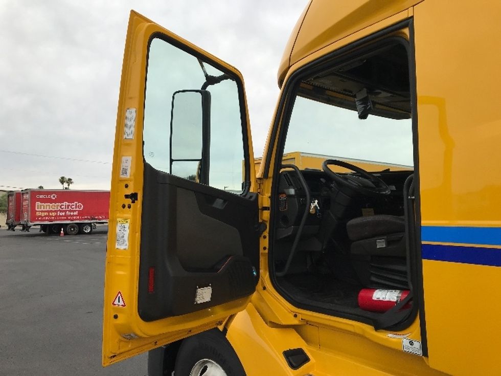 Sleeper Tractor-Heavy Duty Tractors-Volvo-2022-VNL64760-Tucson-AZ-477,368\n\t\tmiles-$ 68,250 - Image 9
