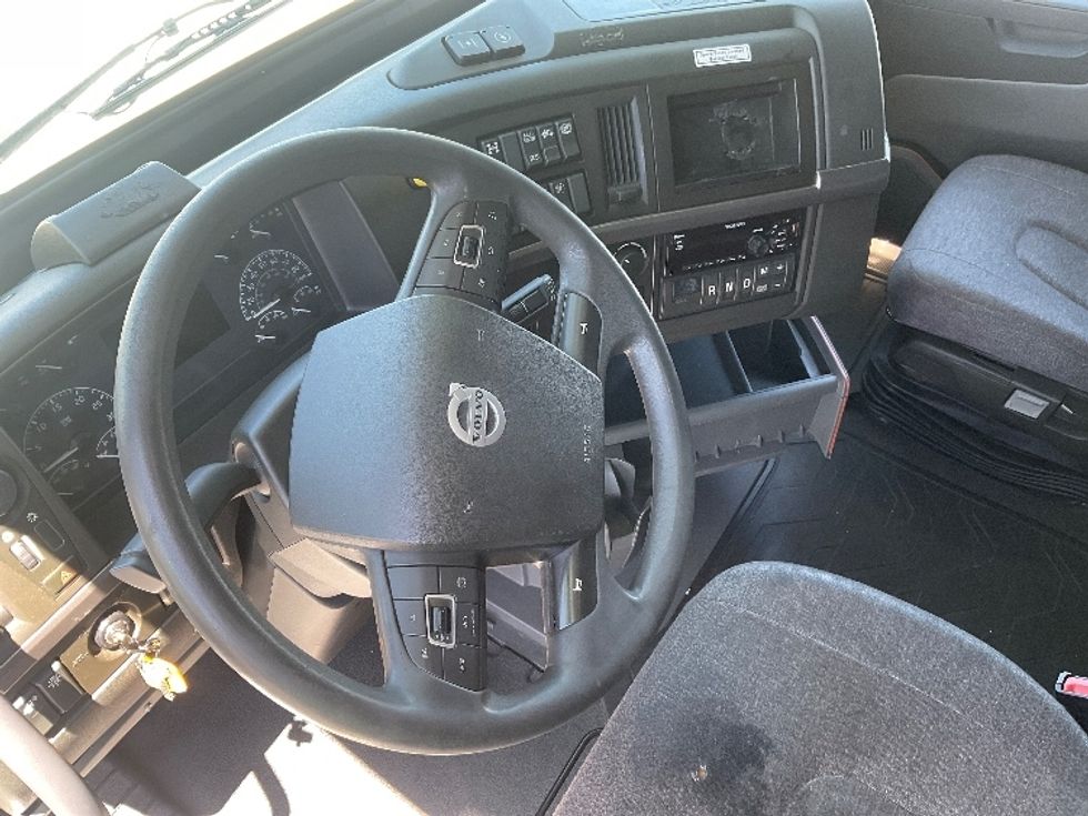 Sleeper Tractor-Heavy Duty Tractors-Volvo-2022-VNL64760-Tucson-AZ-581,542\n\t\tmiles-$ 77,500 - Image 10