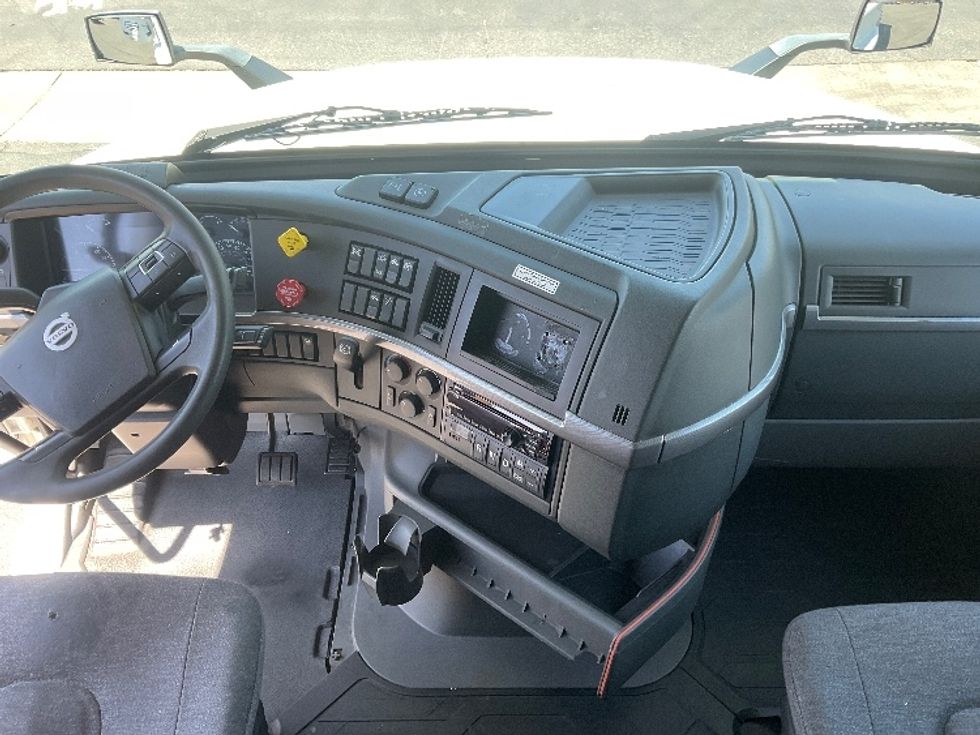 Sleeper Tractor-Heavy Duty Tractors-Volvo-2022-VNL64760-Tucson-AZ-581,542\n\t\tmiles-$ 77,500 - Image 12