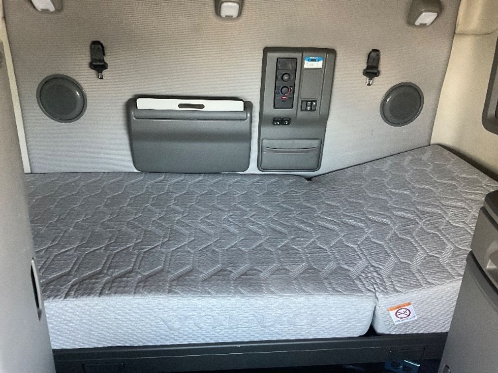 Sleeper Tractor-Heavy Duty Tractors-Volvo-2022-VNL64760-Tucson-AZ-581,542\n\t\tmiles-$ 77,500 - Image 16