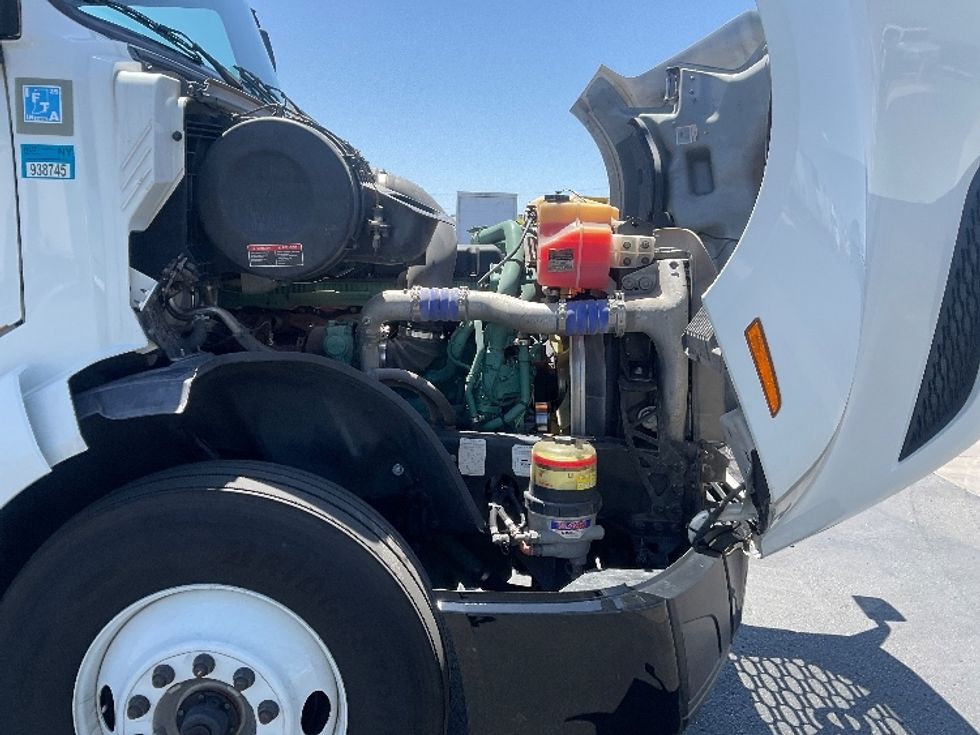 Sleeper Tractor-Heavy Duty Tractors-Volvo-2022-VNL64760-Tucson-AZ-581,542\n\t\tmiles-$ 77,500 - Image 19