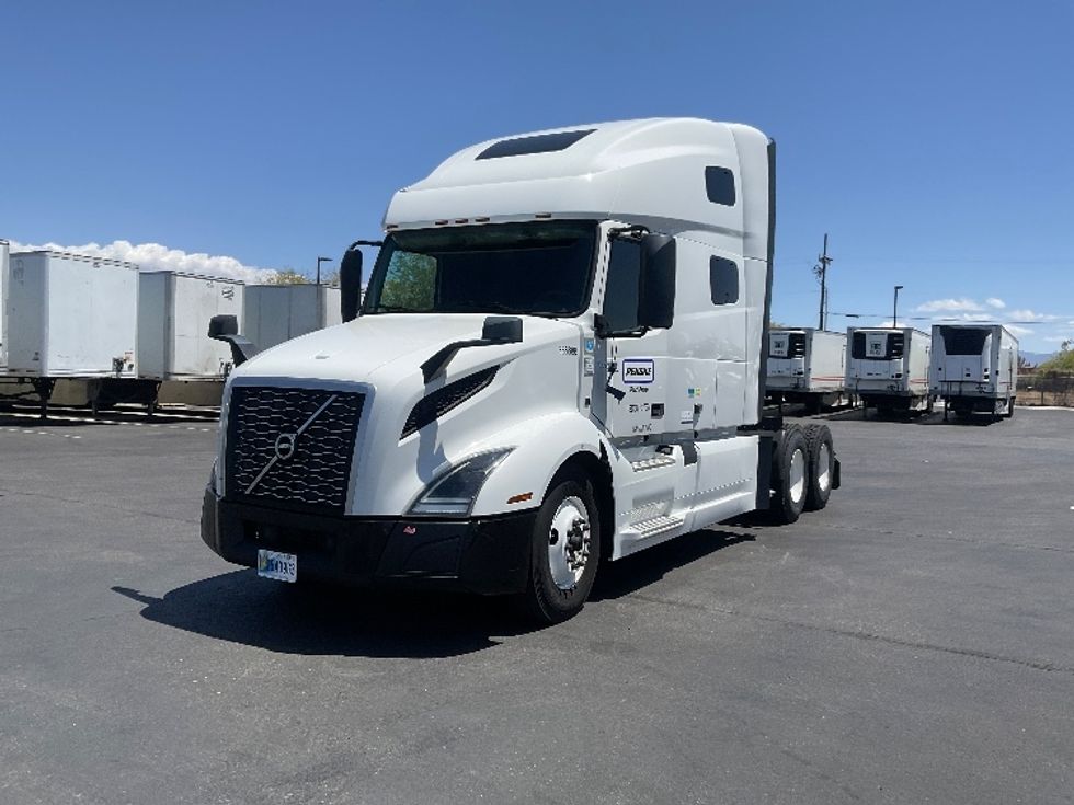 Sleeper Tractor-Heavy Duty Tractors-Volvo-2022-VNL64760-Tucson-AZ-581,542\n\t\tmiles-$ 77,500 - Image 3