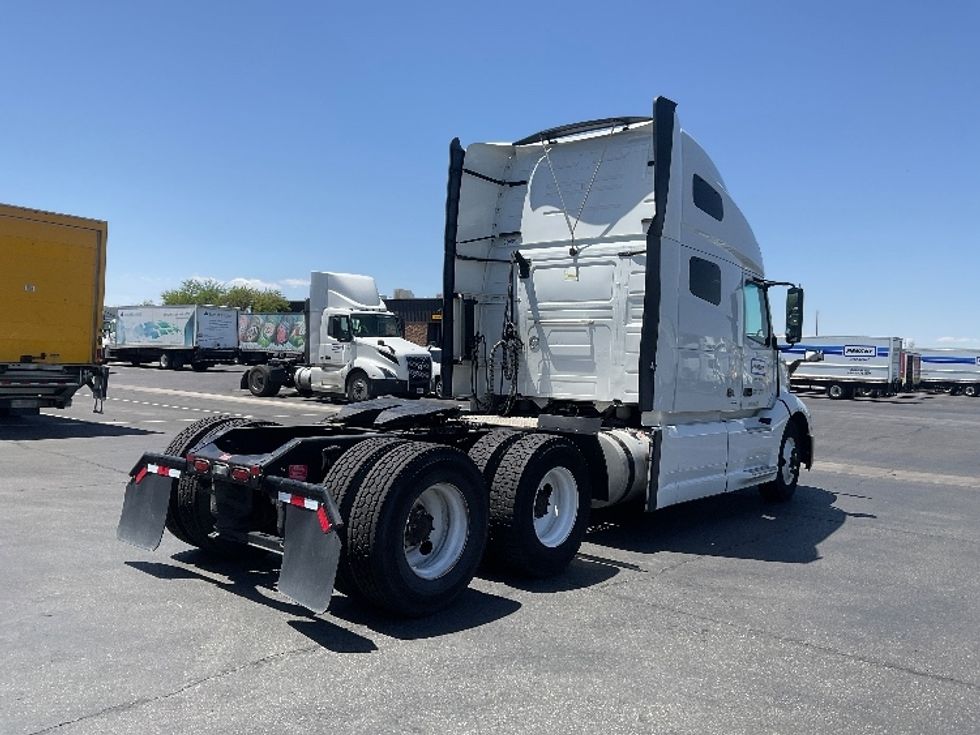 Sleeper Tractor-Heavy Duty Tractors-Volvo-2022-VNL64760-Tucson-AZ-581,542\n\t\tmiles-$ 77,500 - Image 7
