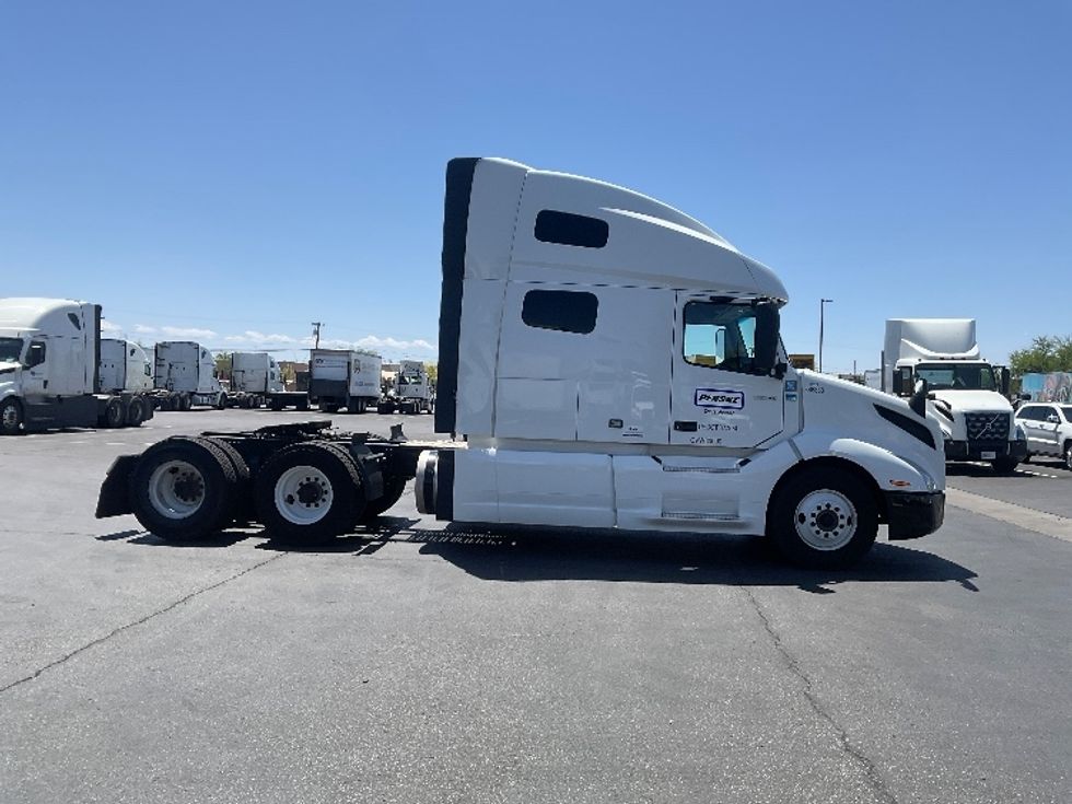 Sleeper Tractor-Heavy Duty Tractors-Volvo-2022-VNL64760-Tucson-AZ-581,542\n\t\tmiles-$ 77,500 - Image 8