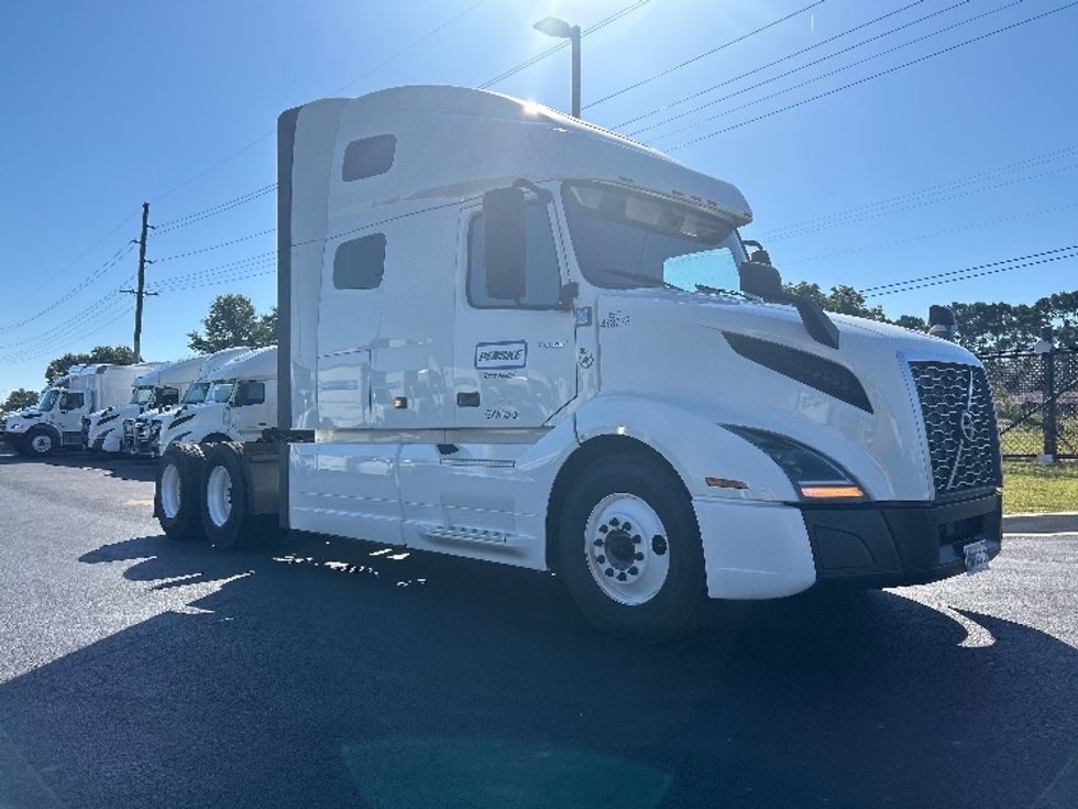 Sleeper Tractor-Heavy Duty Tractors-Volvo-2022-VNL64760-Tulsa-OK-361,747\n\t\tmiles-$ 90,000 - Image 1