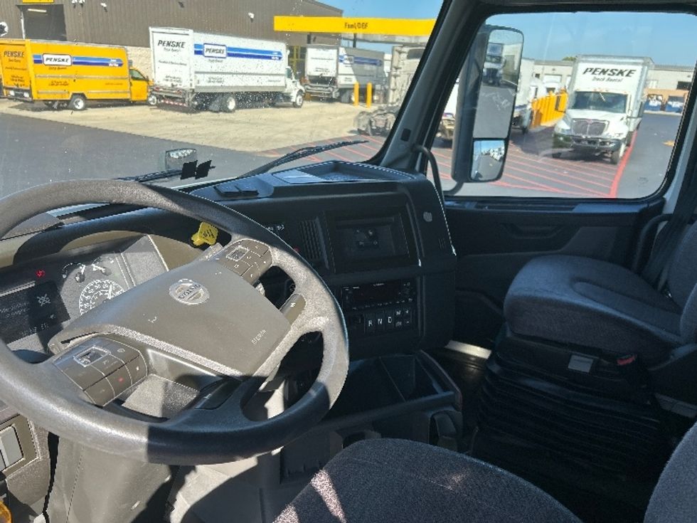 Sleeper Tractor-Heavy Duty Tractors-Volvo-2022-VNL64760-Tulsa-OK-361,747\n\t\tmiles-$ 90,000 - Image 10