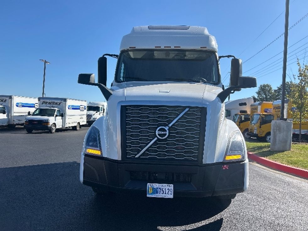 Sleeper Tractor-Heavy Duty Tractors-Volvo-2022-VNL64760-Tulsa-OK-361,747\n\t\tmiles-$ 90,000 - Image 2