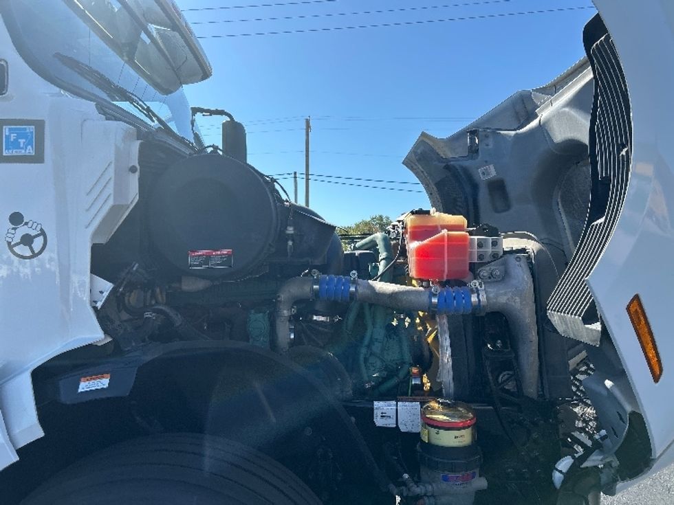 Sleeper Tractor-Heavy Duty Tractors-Volvo-2022-VNL64760-Tulsa-OK-361,747\n\t\tmiles-$ 90,000 - Image 20