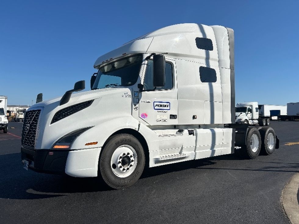 Sleeper Tractor-Heavy Duty Tractors-Volvo-2022-VNL64760-Tulsa-OK-361,747\n\t\tmiles-$ 90,000 - Image 3