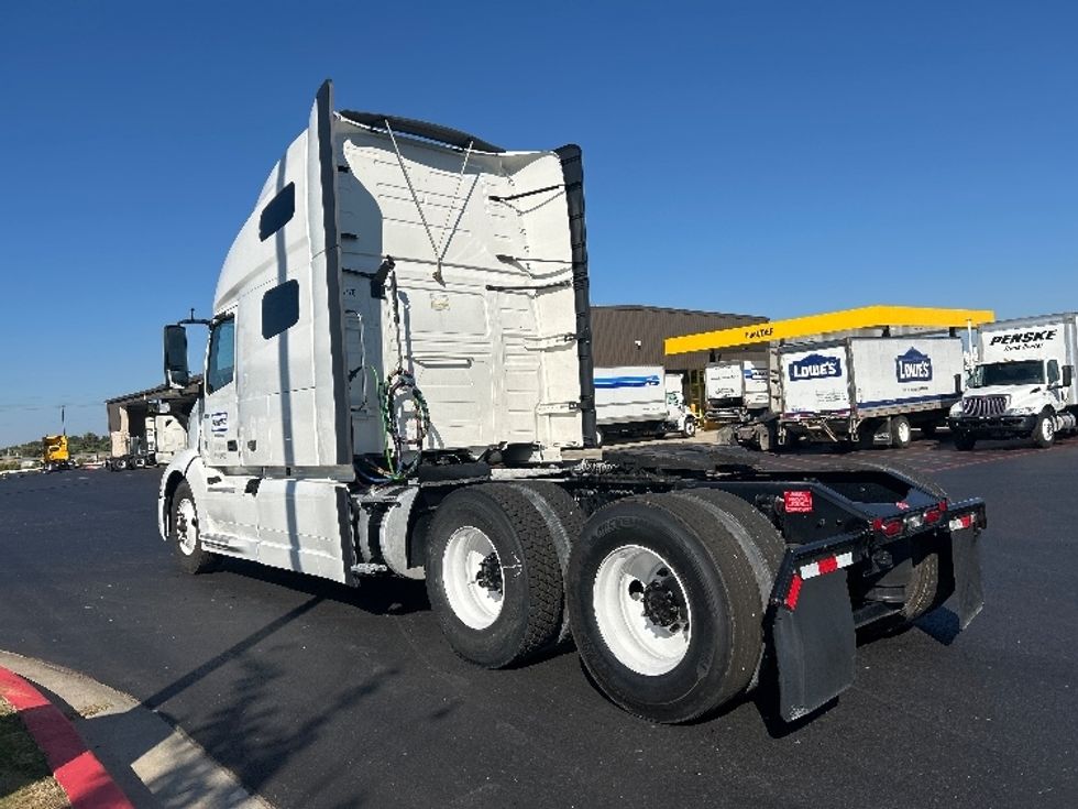 Sleeper Tractor-Heavy Duty Tractors-Volvo-2022-VNL64760-Tulsa-OK-361,747\n\t\tmiles-$ 90,000 - Image 5