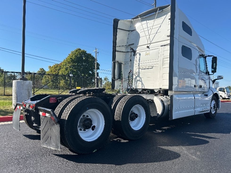 Sleeper Tractor-Heavy Duty Tractors-Volvo-2022-VNL64760-Tulsa-OK-361,747\n\t\tmiles-$ 90,000 - Image 7