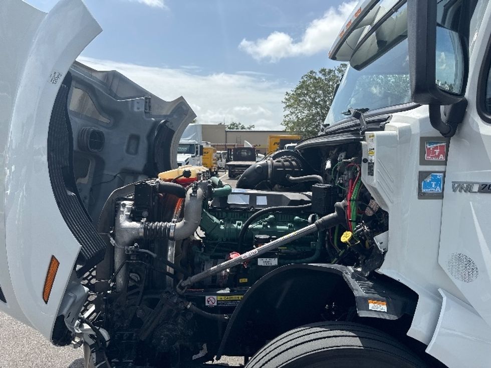 Sleeper Tractor-Heavy Duty Tractors-Volvo-2022-VNL64760-Villa Rica-GA-389,852\n\t\tmiles-$ 86,750 - Image 20