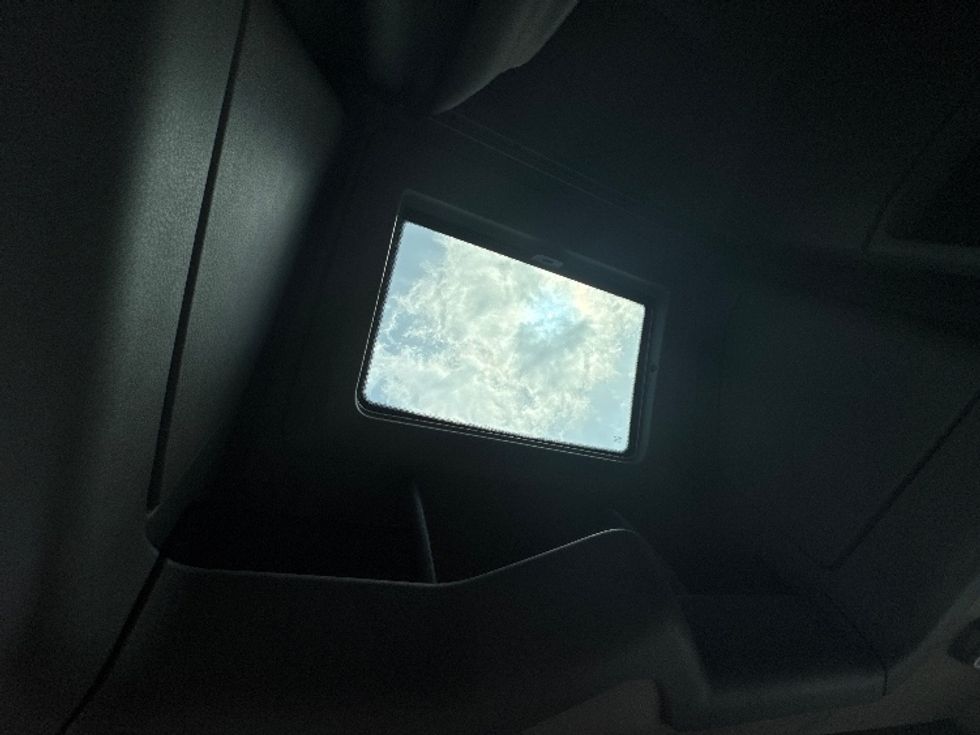 Sleeper Tractor-Heavy Duty Tractors-Volvo-2022-VNL64760-Villa Rica-GA-389,852\n\t\tmiles-$ 86,750 - Image 21