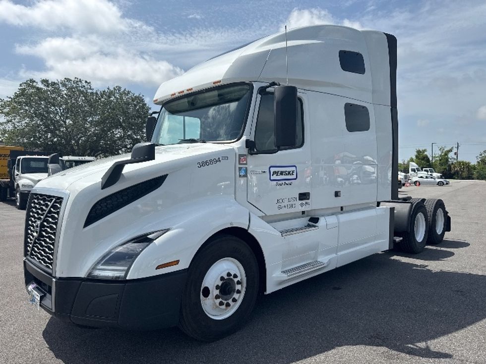 Sleeper Tractor-Heavy Duty Tractors-Volvo-2022-VNL64760-Villa Rica-GA-389,852\n\t\tmiles-$ 86,750 - Image 3