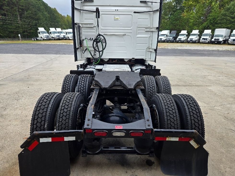 Sleeper Tractor-Heavy Duty Tractors-Volvo-2022-VNL64760-Villa Rica-GA-389,852\n\t\tmiles-$ 86,750 - Image 6