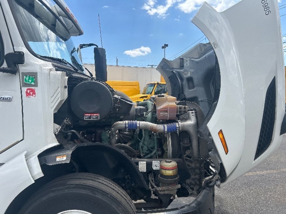 Sleeper Tractor-Heavy Duty Tractors-Volvo-2022-VNL64760-West Babylon-NY-474,816\n\t\tmiles-$ 77,500 - Image 20