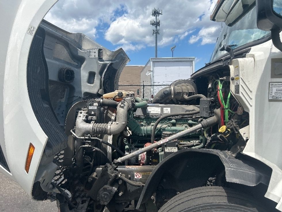 Sleeper Tractor-Heavy Duty Tractors-Volvo-2022-VNL64760-West Babylon-NY-474,816\n\t\tmiles-$ 77,500 - Image 21