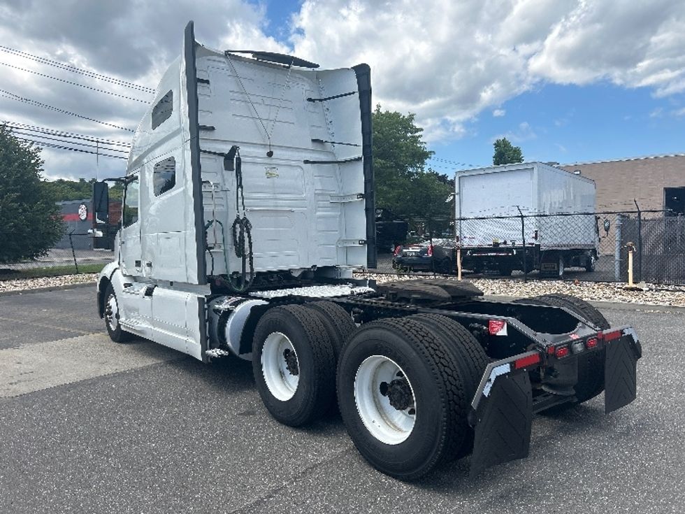 Sleeper Tractor-Heavy Duty Tractors-Volvo-2022-VNL64760-West Babylon-NY-474,816\n\t\tmiles-$ 77,500 - Image 5