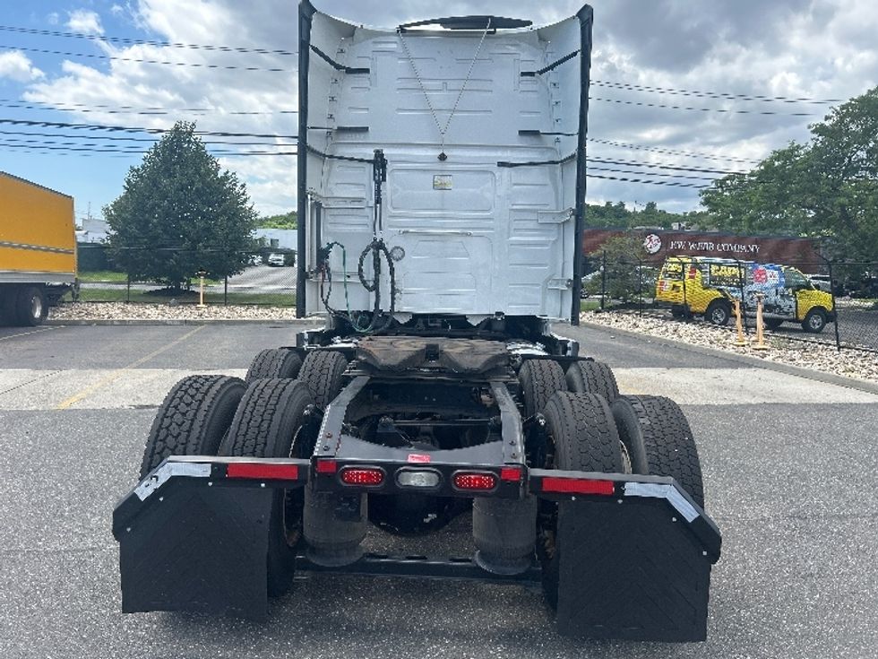 Sleeper Tractor-Heavy Duty Tractors-Volvo-2022-VNL64760-West Babylon-NY-474,816\n\t\tmiles-$ 77,500 - Image 6