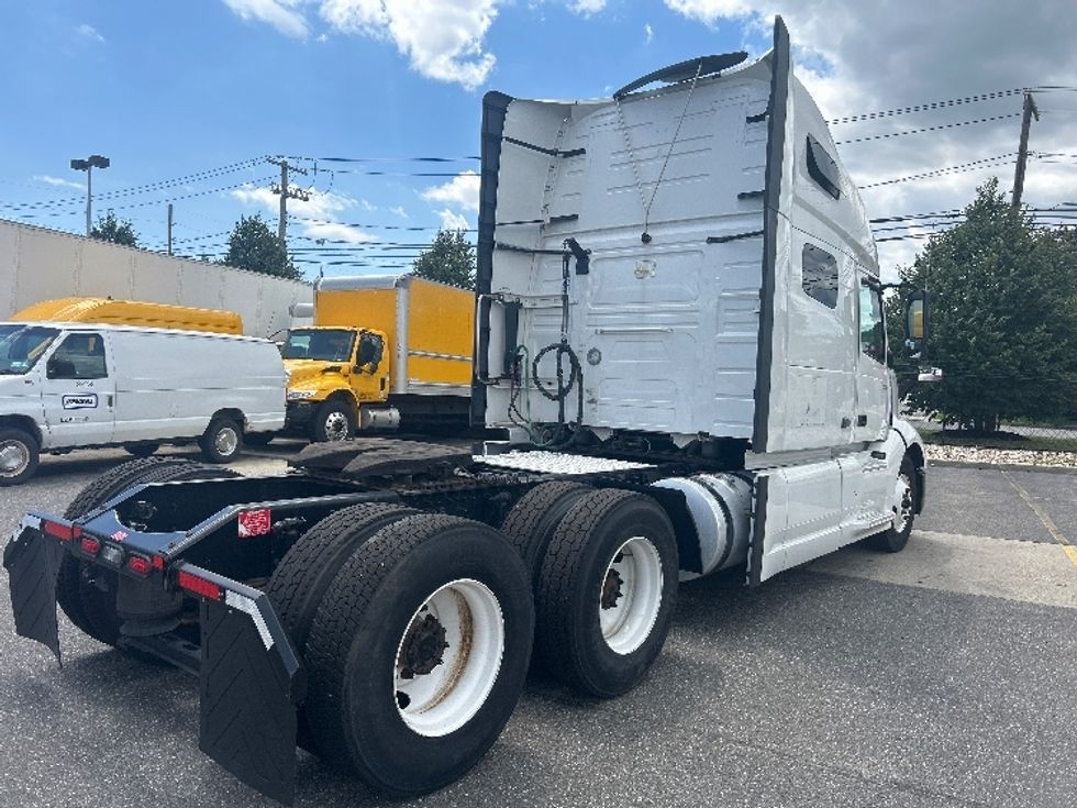 Sleeper Tractor-Heavy Duty Tractors-Volvo-2022-VNL64760-West Babylon-NY-474,816\n\t\tmiles-$ 77,500 - Image 7