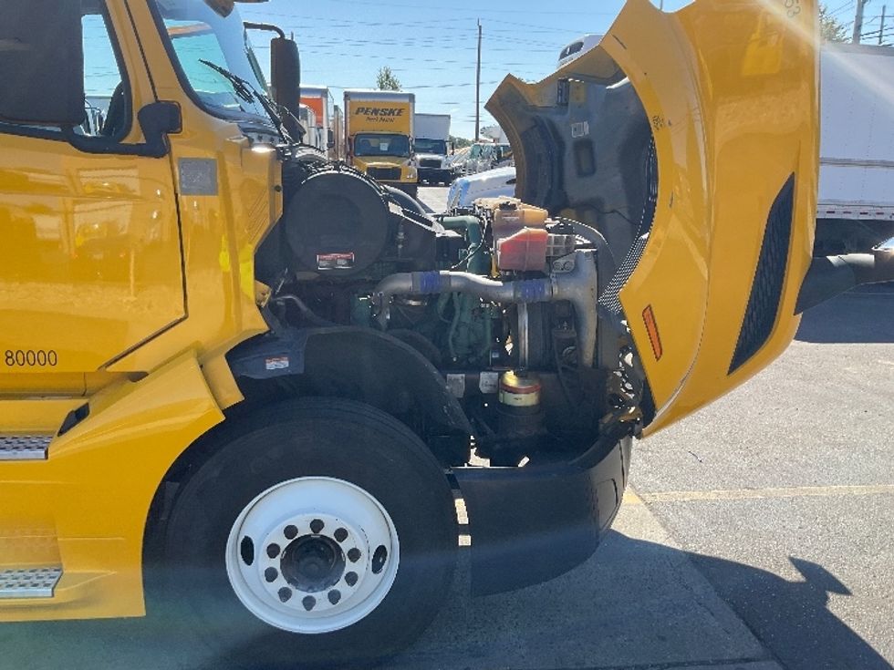 Sleeper Tractor-Heavy Duty Tractors-Volvo-2022-VNL64760-West Babylon-NY-476,330\n\t\tmiles-$ 70,250 - Image 20