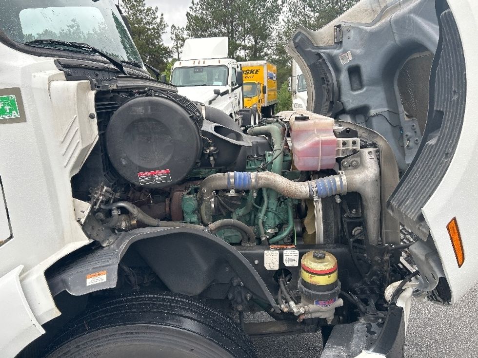 Sleeper Tractor-Heavy Duty Tractors-Volvo-2022-VNL64760-West Columbia-SC-491,605\n\t\tmiles-$ 74,250 - Image 20