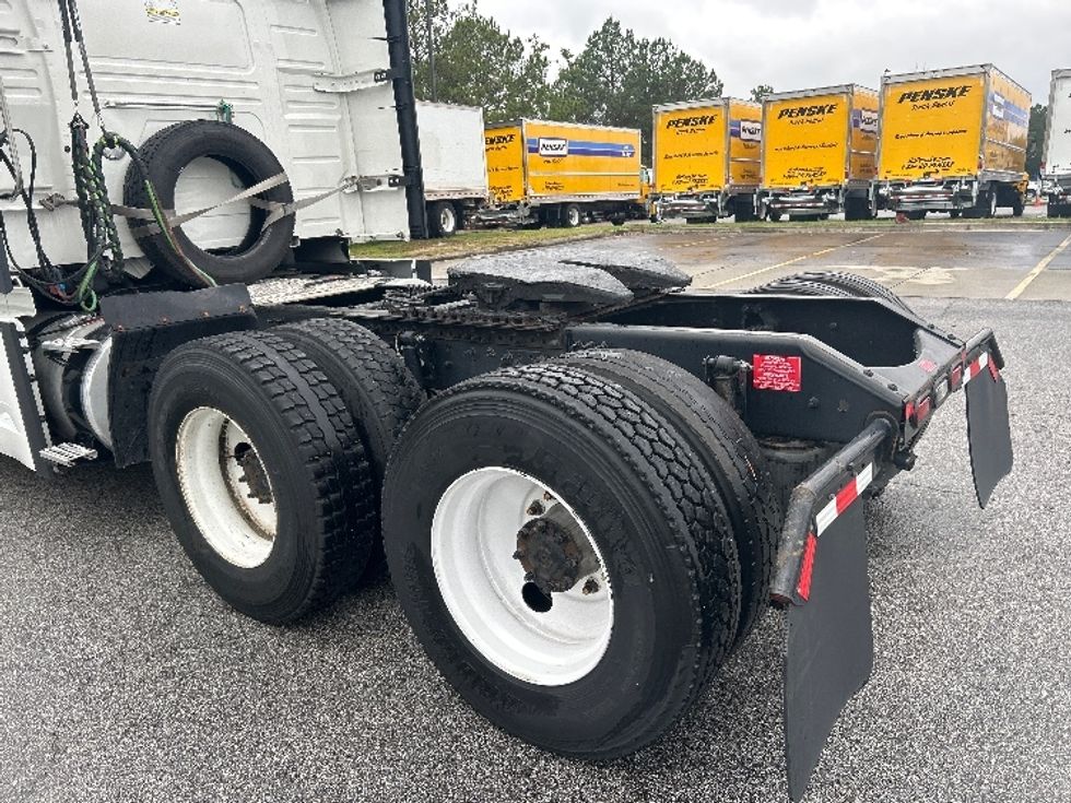 Sleeper Tractor-Heavy Duty Tractors-Volvo-2022-VNL64760-West Columbia-SC-491,605\n\t\tmiles-$ 74,250 - Image 22