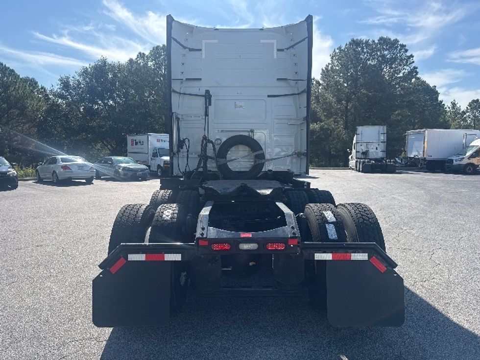 Sleeper Tractor-Heavy Duty Tractors-Volvo-2022-VNL64760-West Columbia-SC-491,605\n\t\tmiles-$ 74,250 - Image 6
