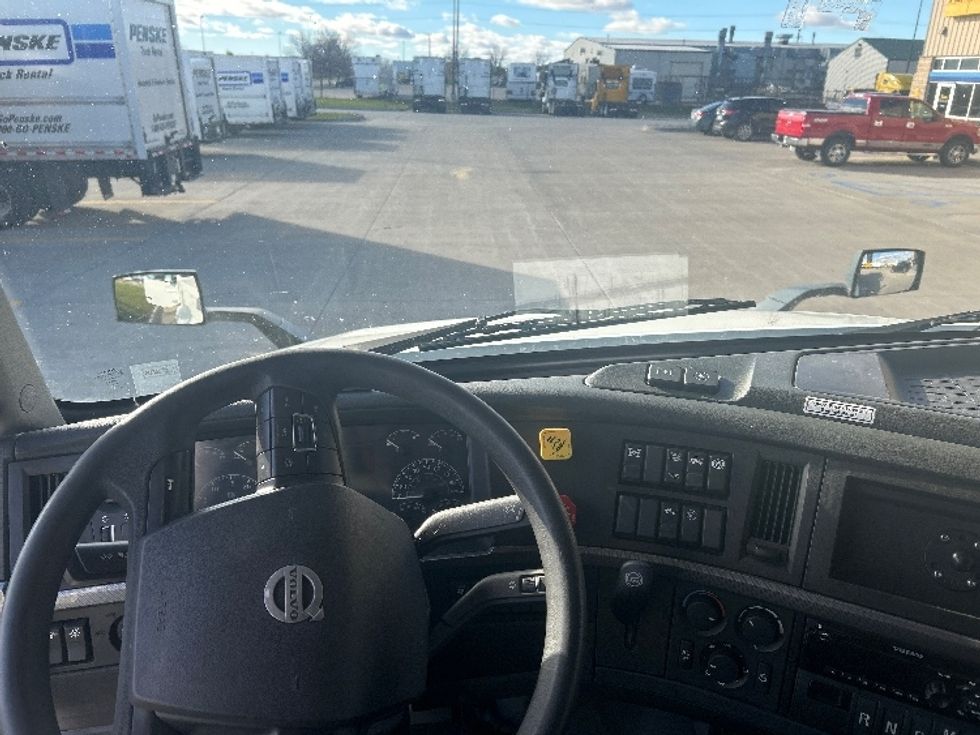 Sleeper Tractor-Heavy Duty Tractors-Volvo-2022-VNL64760-West Fargo-ND-485,671\n\t\tmiles-$ 72,750 - Image 11