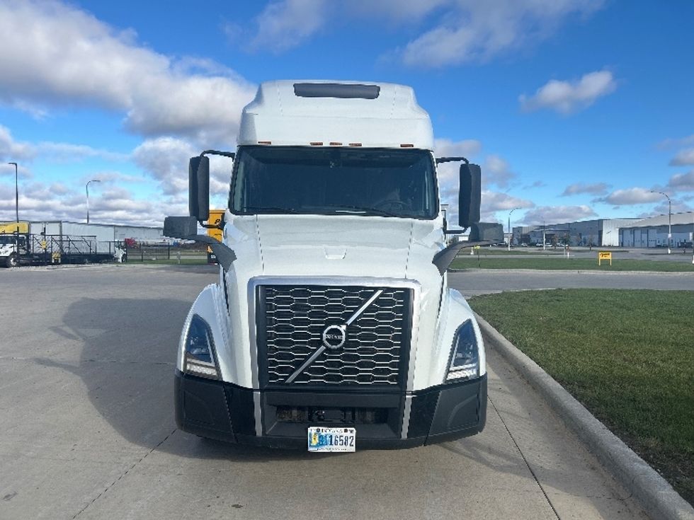 Sleeper Tractor-Heavy Duty Tractors-Volvo-2022-VNL64760-West Fargo-ND-485,671\n\t\tmiles-$ 72,750 - Image 2
