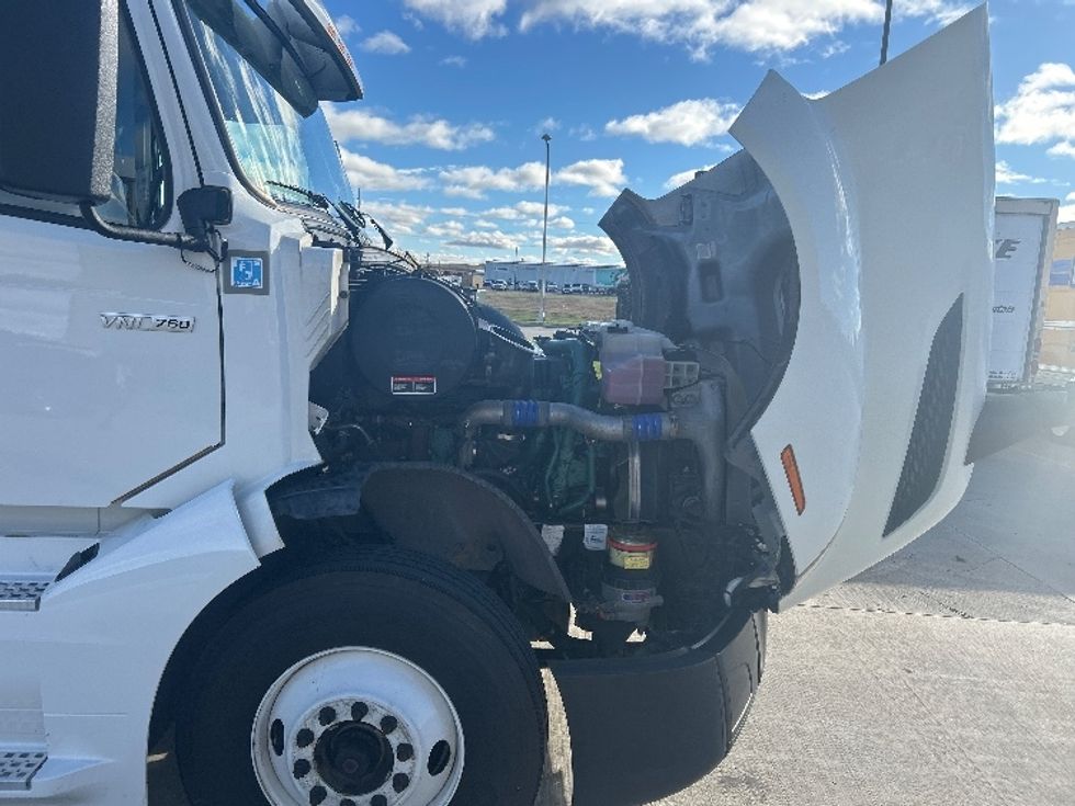 Sleeper Tractor-Heavy Duty Tractors-Volvo-2022-VNL64760-West Fargo-ND-485,671\n\t\tmiles-$ 72,750 - Image 20