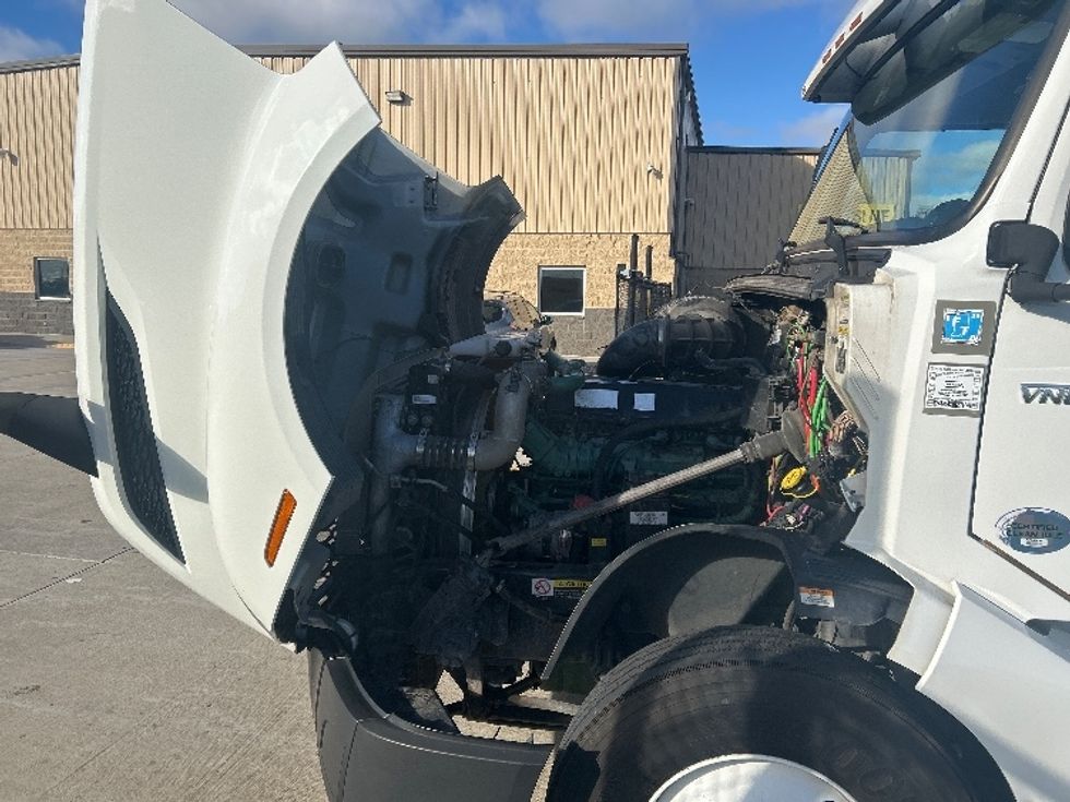 Sleeper Tractor-Heavy Duty Tractors-Volvo-2022-VNL64760-West Fargo-ND-485,671\n\t\tmiles-$ 72,750 - Image 21