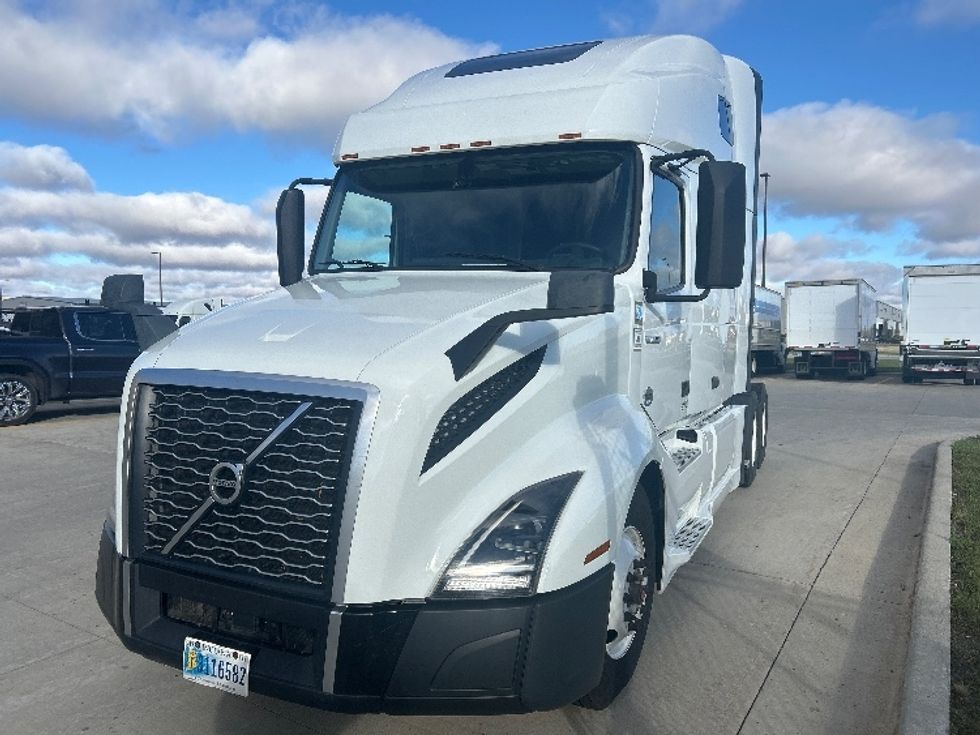 Sleeper Tractor-Heavy Duty Tractors-Volvo-2022-VNL64760-West Fargo-ND-485,671\n\t\tmiles-$ 72,750 - Image 3