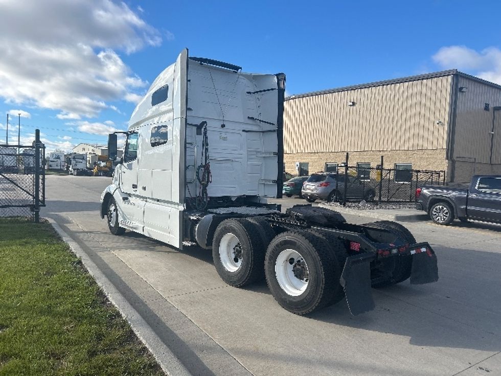 Sleeper Tractor-Heavy Duty Tractors-Volvo-2022-VNL64760-West Fargo-ND-485,671\n\t\tmiles-$ 72,750 - Image 5