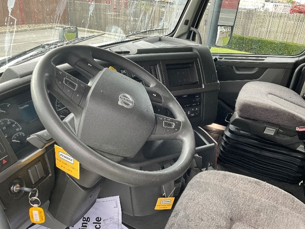 Sleeper Tractor-Heavy Duty Tractors-Volvo-2022-VNL64760-West Sacramento-CA-485,555\n\t\tmiles-$ 84,250 - Image 10