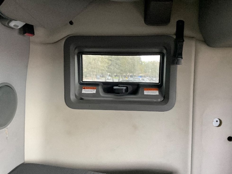 Sleeper Tractor-Heavy Duty Tractors-Volvo-2022-VNL64760-West Sacramento-CA-485,555\n\t\tmiles-$ 84,250 - Image 18