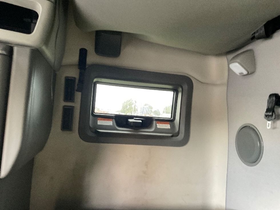 Sleeper Tractor-Heavy Duty Tractors-Volvo-2022-VNL64760-West Sacramento-CA-485,555\n\t\tmiles-$ 84,250 - Image 19