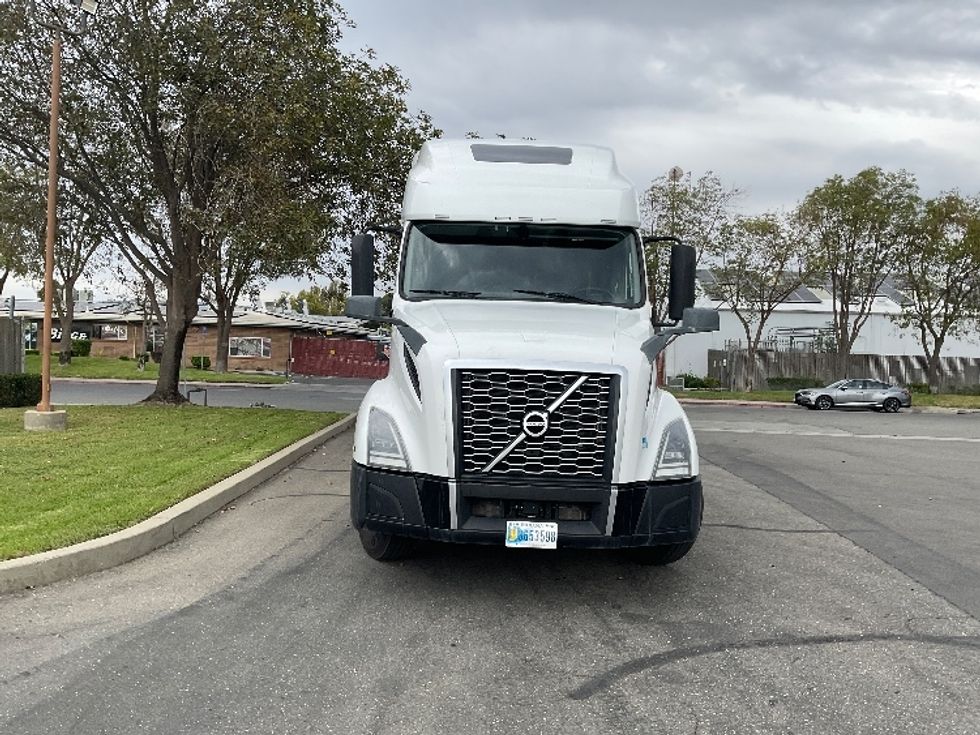 2022 Volvo Truck VNL photo 2