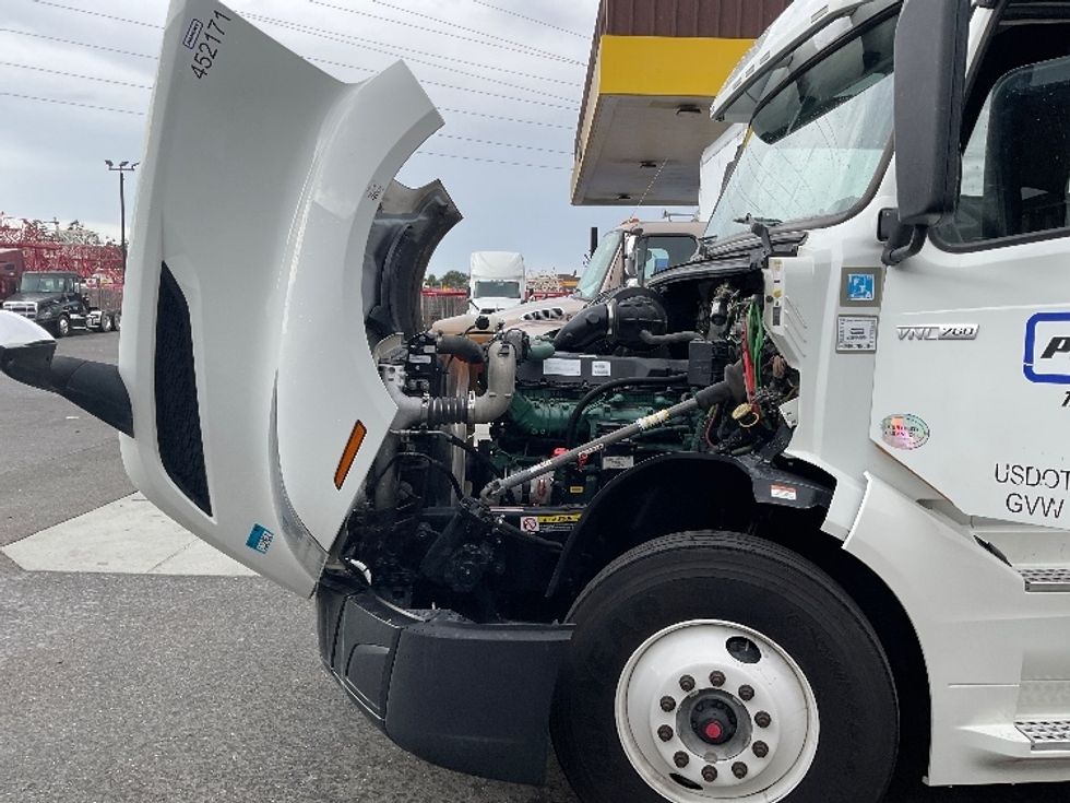 Sleeper Tractor-Heavy Duty Tractors-Volvo-2022-VNL64760-West Sacramento-CA-485,555\n\t\tmiles-$ 84,250 - Image 21