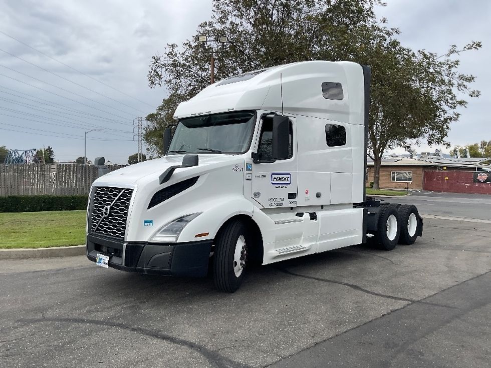 2022 Volvo Truck VNL photo 3