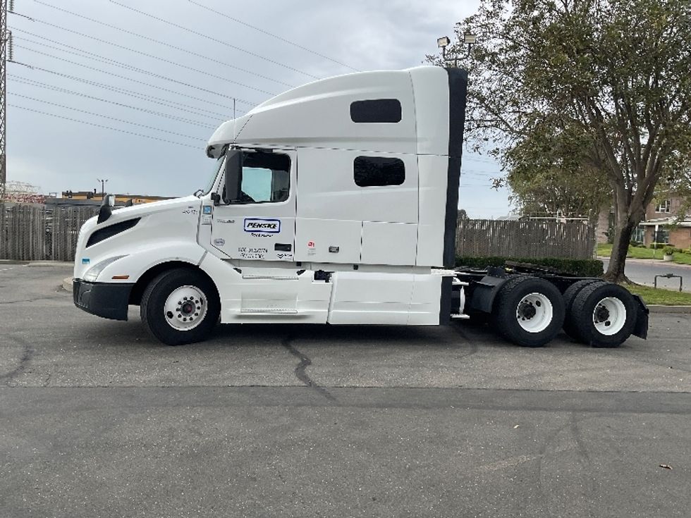 2022 Volvo Truck VNL photo 4