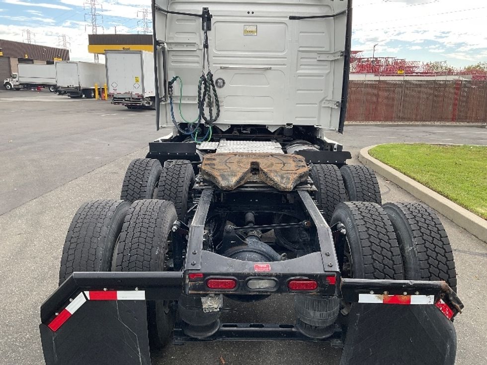 Sleeper Tractor-Heavy Duty Tractors-Volvo-2022-VNL64760-West Sacramento-CA-485,555\n\t\tmiles-$ 84,250 - Image 6