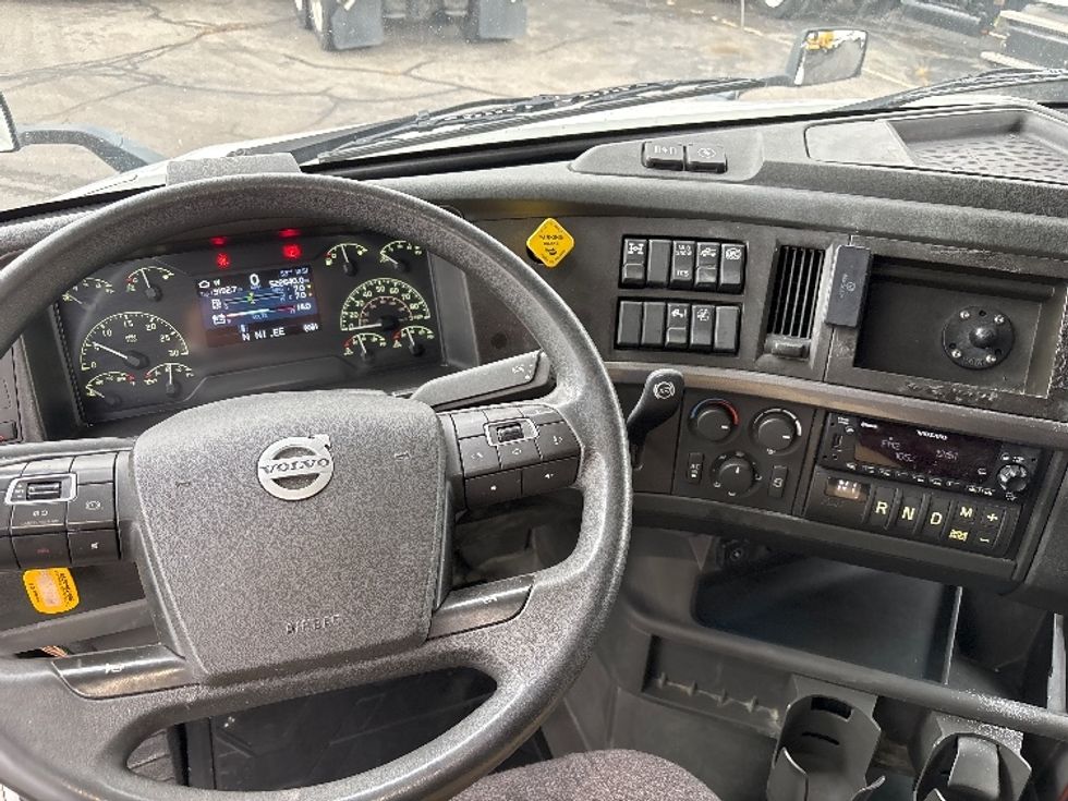 Sleeper Tractor-Heavy Duty Tractors-Volvo-2022-VNL64760-West Valley City-UT-522,922\n\t\tmiles-$ 77,750 - Image 11