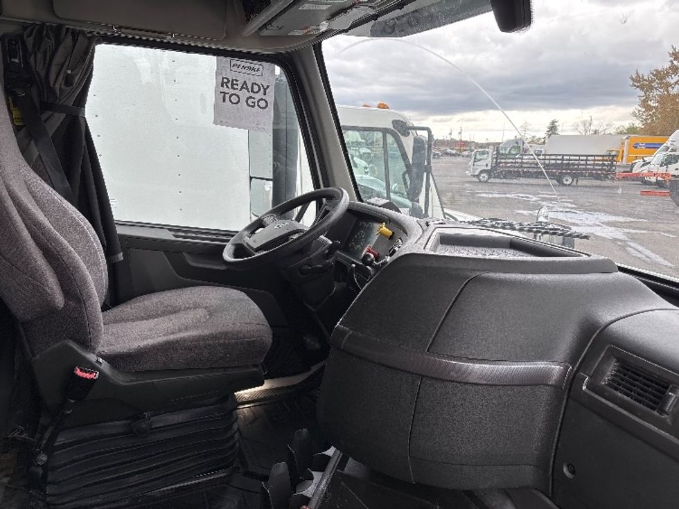 Sleeper Tractor-Heavy Duty Tractors-Volvo-2022-VNL64760-West Valley City-UT-522,922\n\t\tmiles-$ 77,750 - Image 15