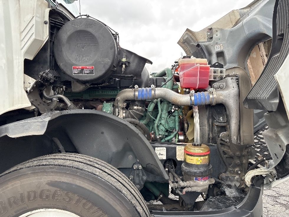 Sleeper Tractor-Heavy Duty Tractors-Volvo-2022-VNL64760-West Valley City-UT-522,922\n\t\tmiles-$ 77,750 - Image 20