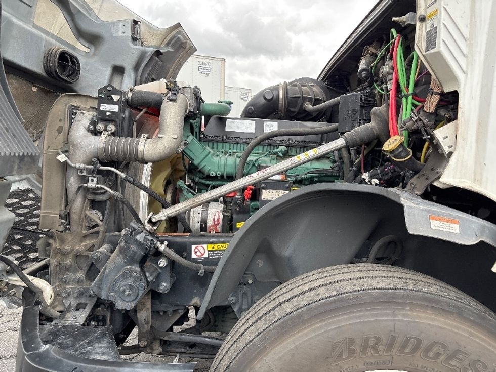 Sleeper Tractor-Heavy Duty Tractors-Volvo-2022-VNL64760-West Valley City-UT-522,922\n\t\tmiles-$ 77,750 - Image 21